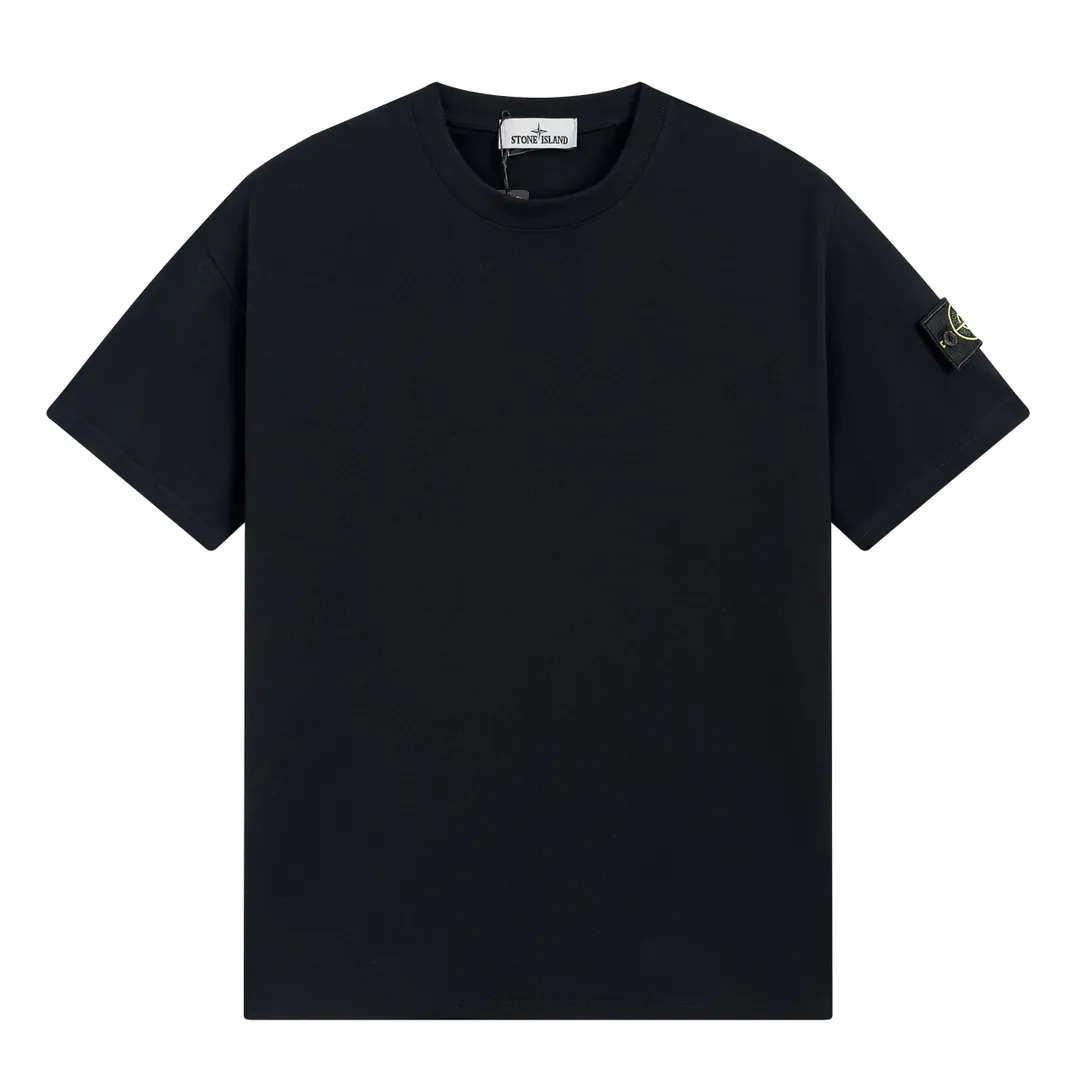 W623#P106💰 [Stone Island’s popular cuffed branded round neck off-shoulder short-sleeved T-shirt] Super versatile! A short-sleeved upper body for major celebrity internet celebrities, made of 260g combed cotton 32-count double yarn. Comfortable and breathable, customized accessories, oversize version. Dropped shoulder sleeves, very loose, same style for men and women, suitable for couples💑 Match as you like. The upper body is super beautiful. Color: Black White Apricot Gray Navy Size: M L XL XXL Ｍ Shoulder Width 47 Bust 52 Length 70 L Shoulder Width 48 Bust 54 Length 72 XL Shoulder width 59 Bust 56 Length 74 XXL Shoulder width 50 Bust 58 Length 76